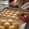 Image 9: Cuire et peindre des Macarons Français dans le Centre de Paris (Pet...