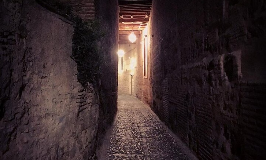 Image 11: Tour Nocturno de Leyendas y Misterios con Subterráneo