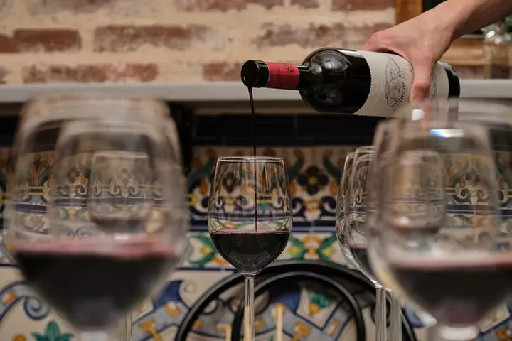 De Tapas en Malasaña: tour nocturno de vino y tapas - Second Medium