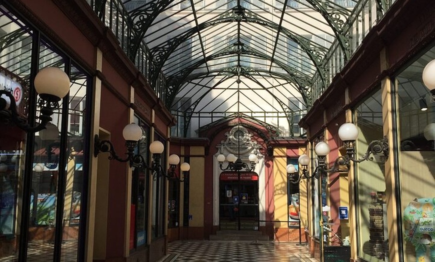 Image 4: Visite couverte et secrète de Paris