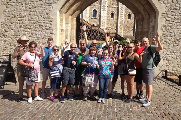 VIP Tower of London and Crown Jewels Tour with Private Beefeater Me...