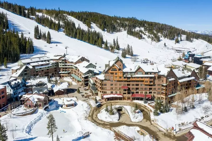 Private Transfer Denver Airport DEN to Hot Ski Resorts