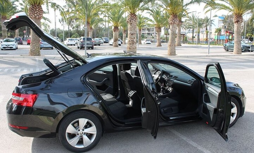 Image 2: Transfer Alicante Aeropuerto - Playa de San Juan en Coche privado