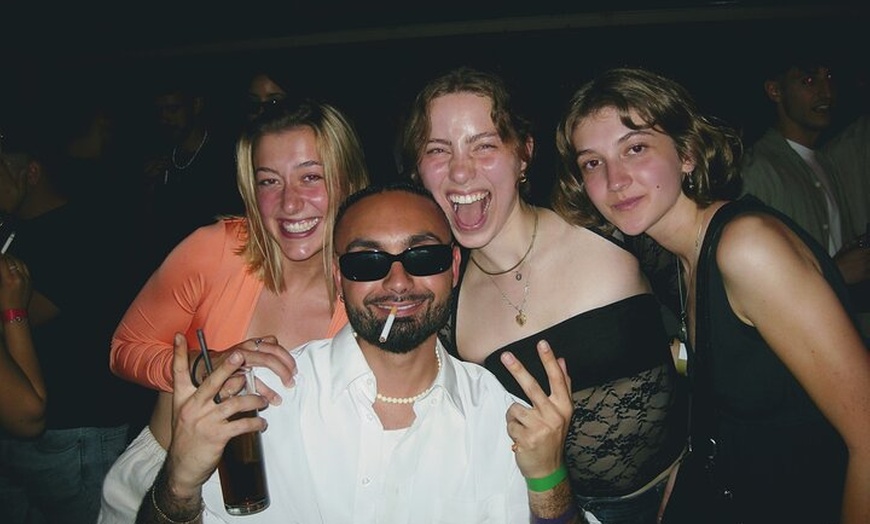 Image 11: OG Barcelona Night Adventure — 3 bares, 3 chupitos y entrada VIP al...