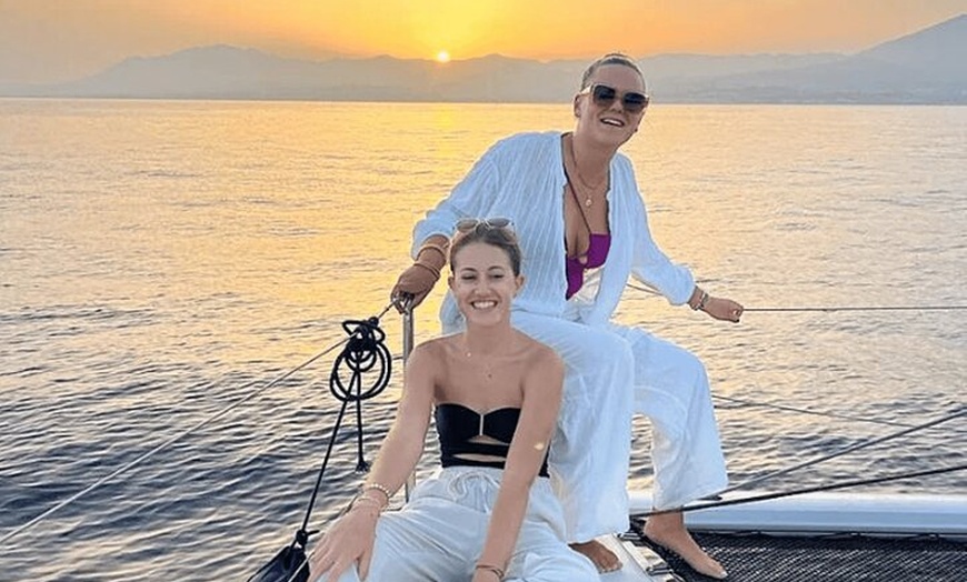 Image 6: Marbella: Crucero al atardecer en catamarán con aperitivos y bebidas