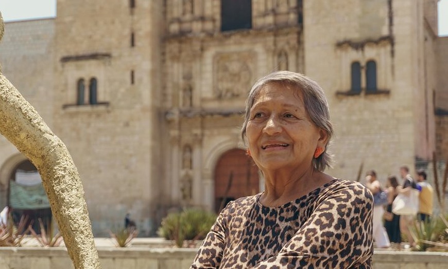 Image 4: Hola Toledo : Privado 2 - Hora Intro Paseo por la ciudad con guía l...