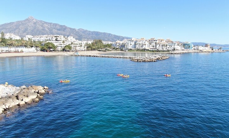 Image 2: Ruta Guiada en Kayak en Puerto Banús Marbella
