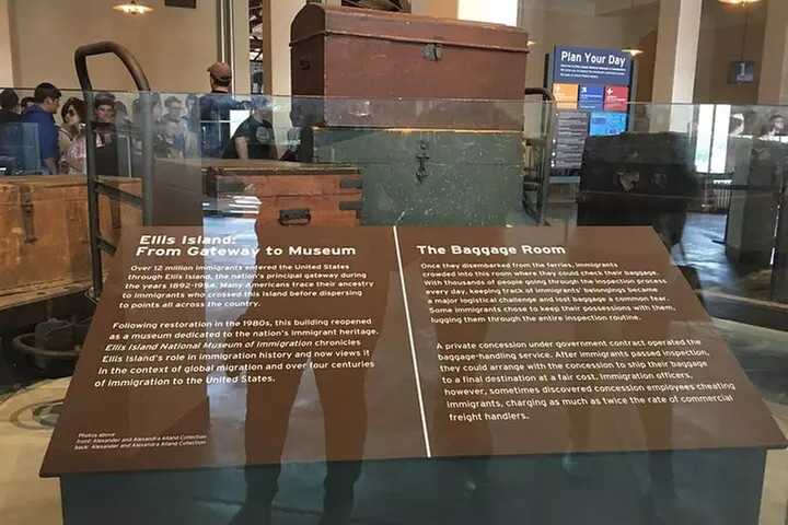 NYC Mafia and Ghost Tour to Ellis Island and Statue of Liberty