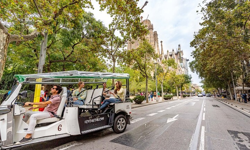 Image 6: Tour de Bienvenida a Barcelona en Eco Tuk Tuk Privado