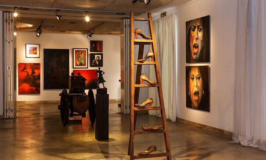 Image 9: Tour a pie por Sevilla, Museo Flamenco y crucero por el Guadalquivir