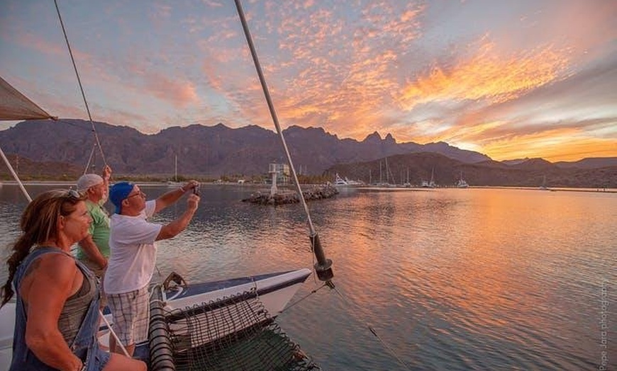 Image 3: Sunset Appetizers & Open Bar Catamaran Cruise