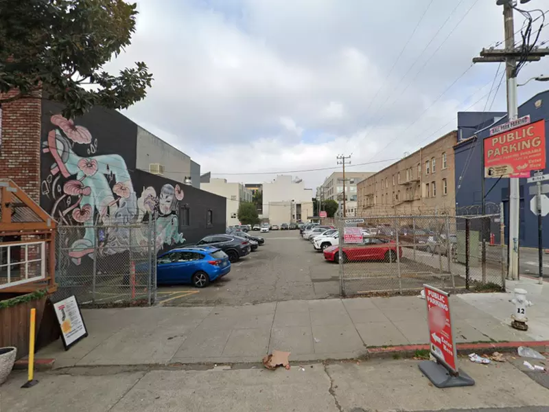 Parking at 424 Brannan St. Lot