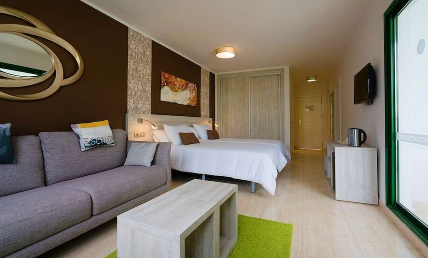 Image 3: ✈ LANZAROTE | Costa Teguise - Galeón Playa 3*, 4 nachten - Stadscen...