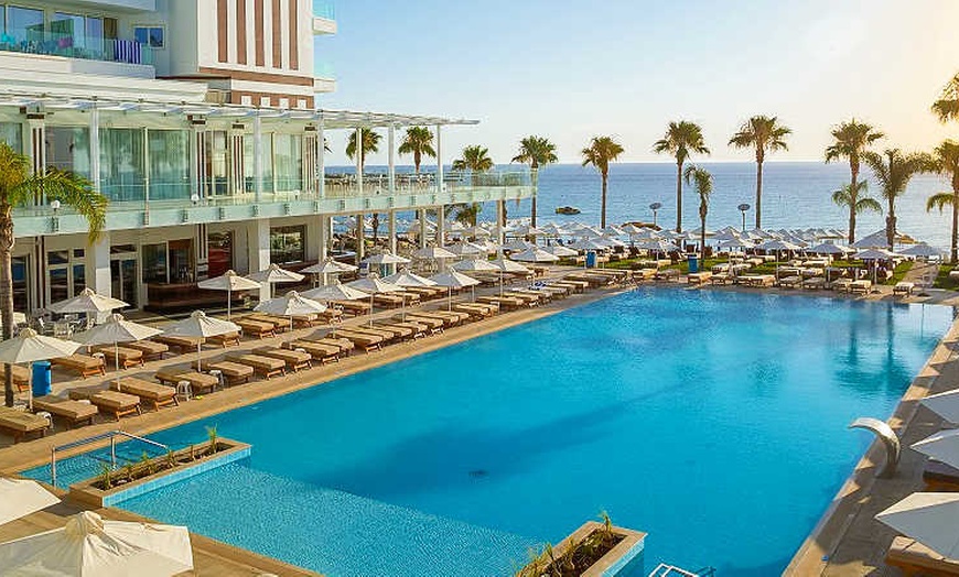 Image 1: ✈ CYPR | Protaras - Constantinos The Great Beach Hotel 5* - Naprzec...