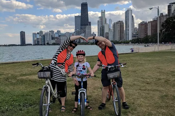 Chicago Family Food and Bike Tour with Top Attractions