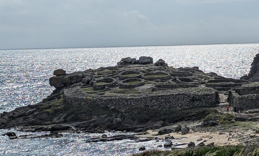 Image 10: Tour privado de un día con todo incluido por Galicia