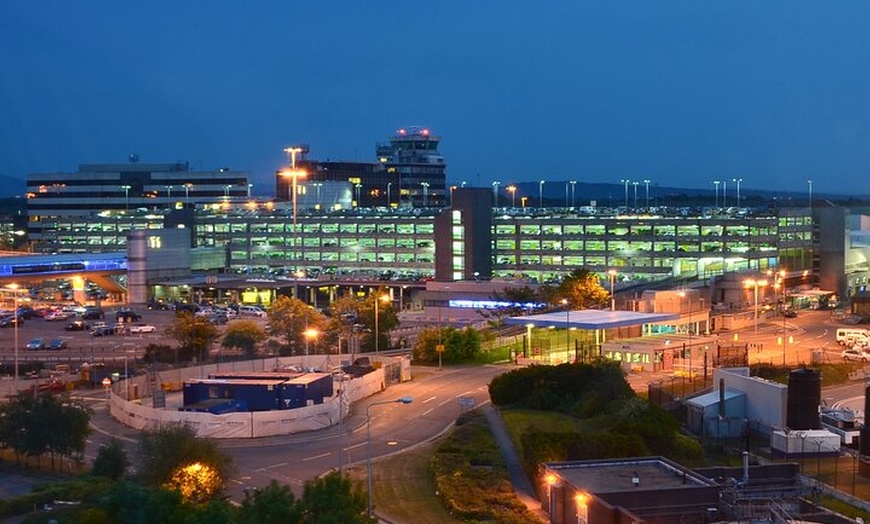 Image 2: Private Airport Transfer in Greater Manchester