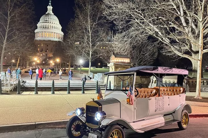 Washington DC Moonlight Tour by Electric Cart or Vintage Car