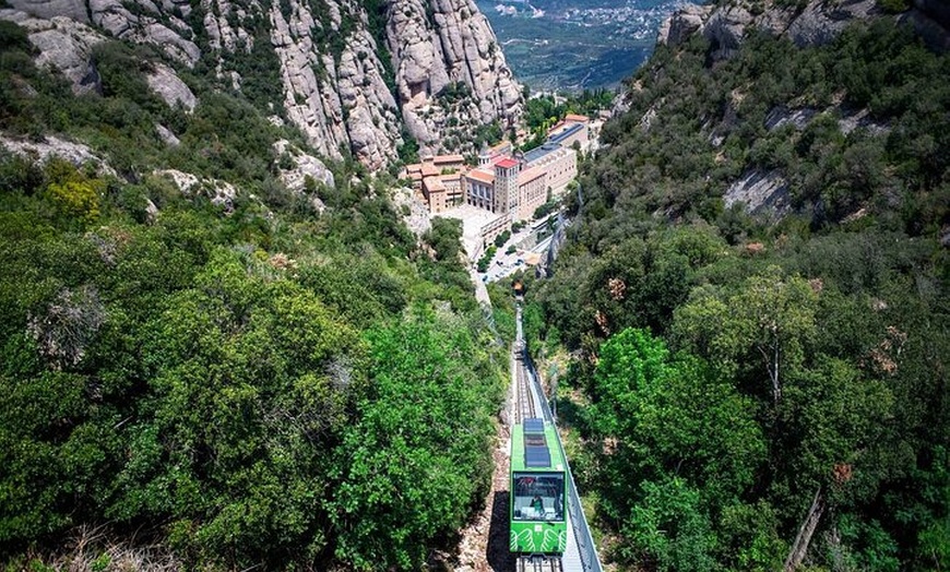 Image 4: Excursión privada de un día al monasterio de Montserrat y a la mont...