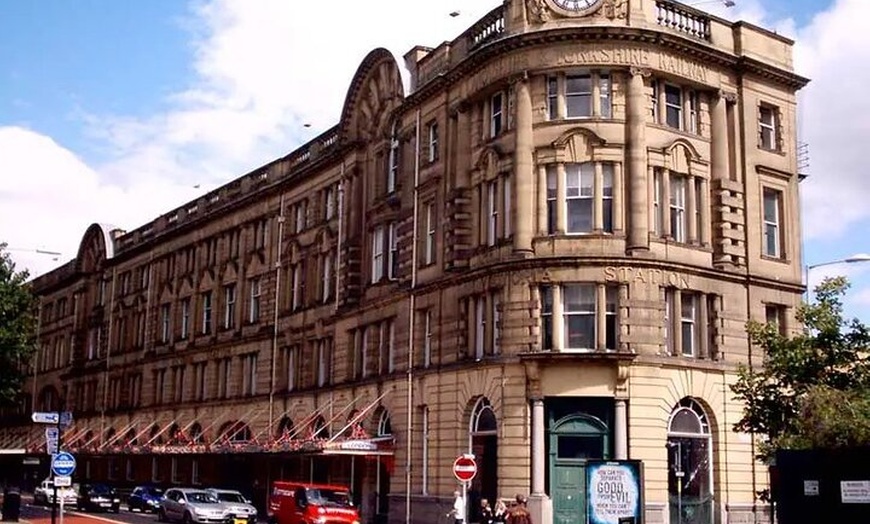 Image 3: Heathrow Airport or Central London To/From Manchester City