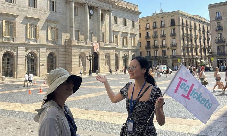 Image 19: Tour histórico gótico oficial a pie