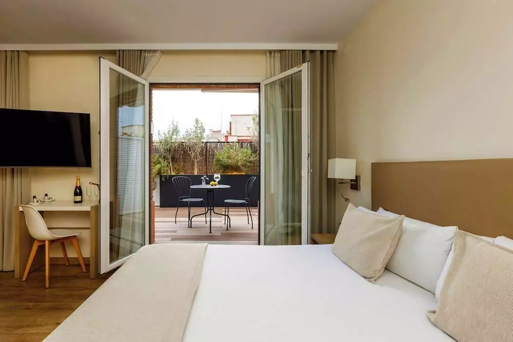 ✈ SPANIEN | Barcelona - Mariano Cubi Aparthotel Barcelona 4*, 2 Näc...