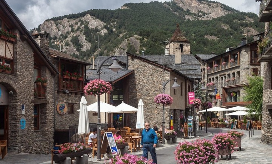 Image 6: Excursión privada de un día de Barcelona a Andorra – Cómodo coche a...