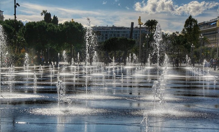 Image 2: Séance photos professionnelle Place Massena Cœur de Nice