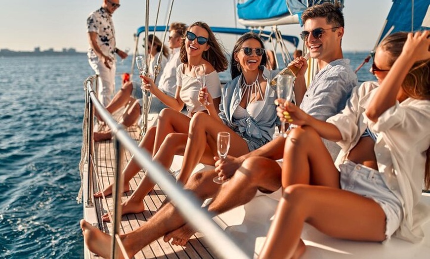 Image 5: Experiencia De Navegacion En Un Velero Exclusivo En Barcelona