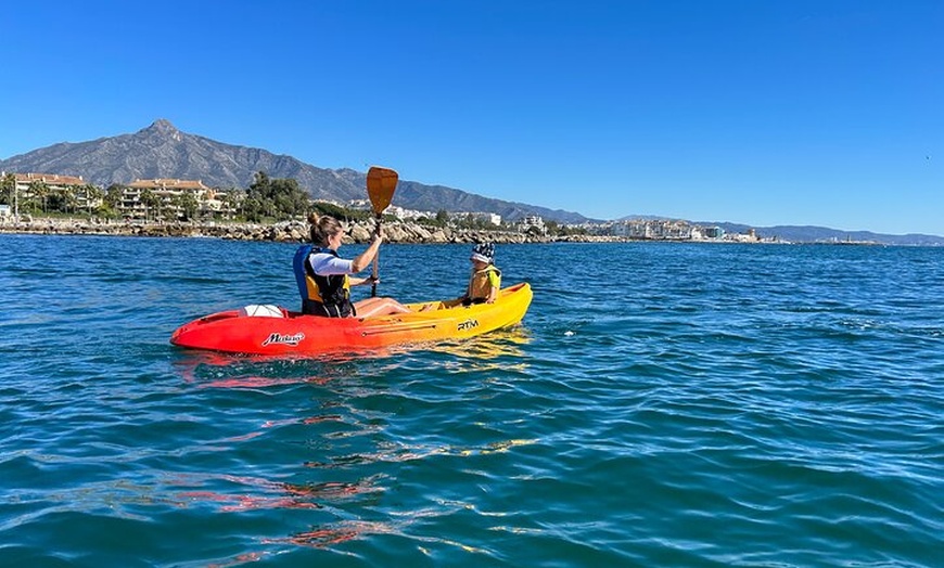 Image 3: Ruta Guiada en Kayak en Puerto Banús Marbella