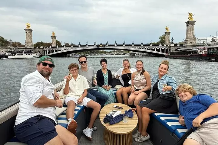 Croisière Champagne Seine d'une heure avec Guide privé Expérience - Primary Image