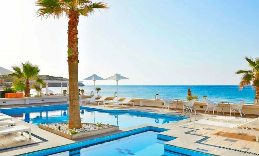 Image 1: ✈ CRÈTE | Rethymnon - Petradi Beach Lounge Hotel 3*, 3 nuit - Pisci...