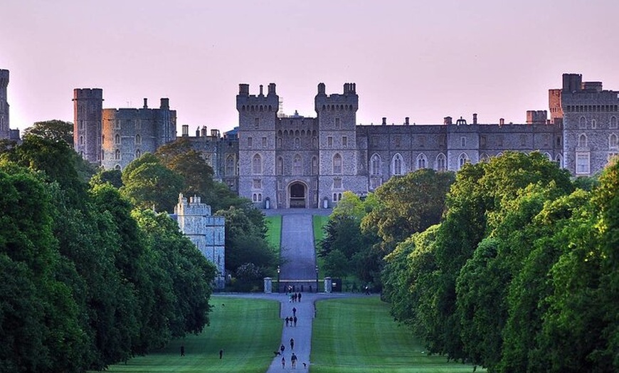 Image 3: Private Tour Experience from London to Stonehenge and Windsor