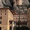 Image 2: Visita guiada a Montserrat desde Barcelona + Acceso a la Basílica