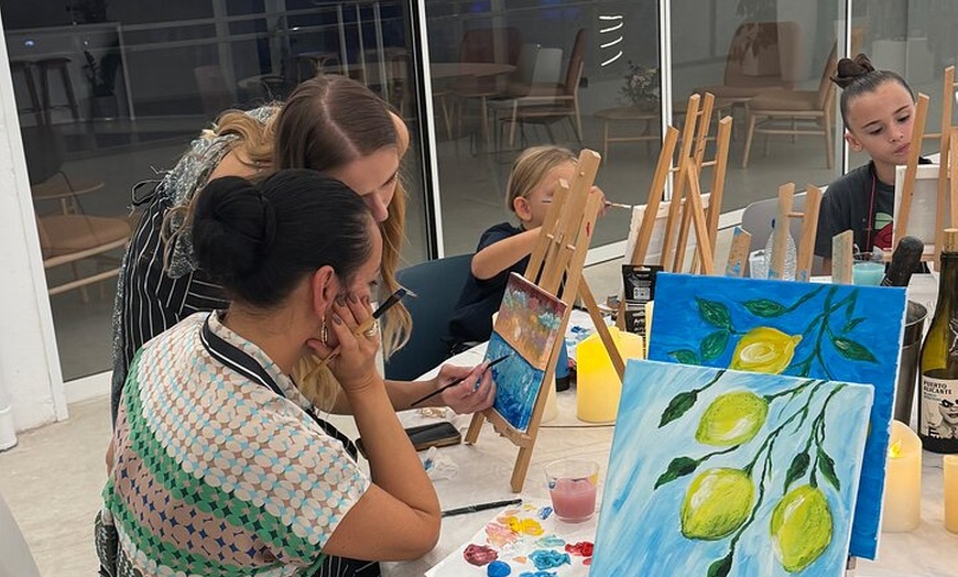 Image 5: Arte-Terapia con Vino : Velada Creativa en Alicante