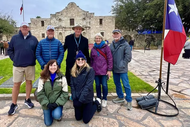 Walking Tour Along the San Antonio Riverwalk And Around Downtown