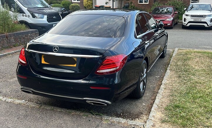 Image 22: Transfer from Gatwick Airport to London