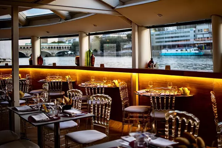 Dîner croisière sur la Seine avec Rooftop et chanteur live