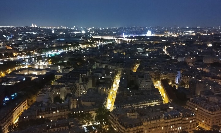 Image 16: Visite de l'ascenseur de la Tour Eiffel au deuxième étage et option...