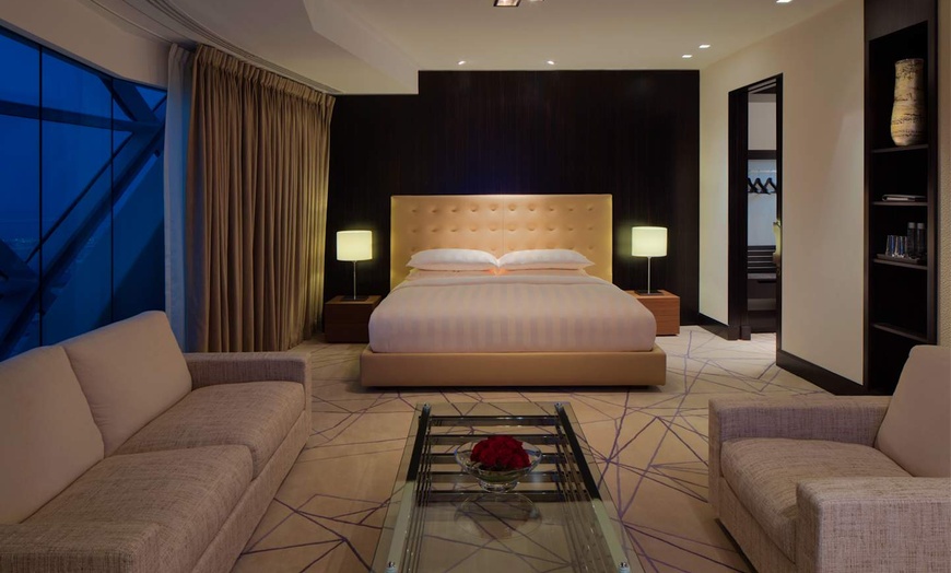 Image 8: ✈ EMIRATS ARABES UNIS | Abu Dhabi - Andaz Capital Gate Abu Dhabi av...