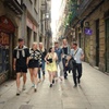 Image 1: Visita guiada a la ciudad vieja de Barcelona con tapas y bebidas