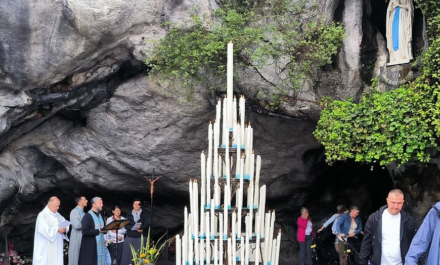 Image 3: Experimente Lourdes con un tour privado y un cómodo transporte