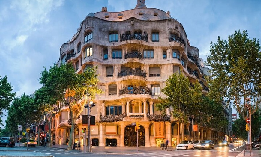 Image 2: Tour nocturno panorámico por Barcelona
