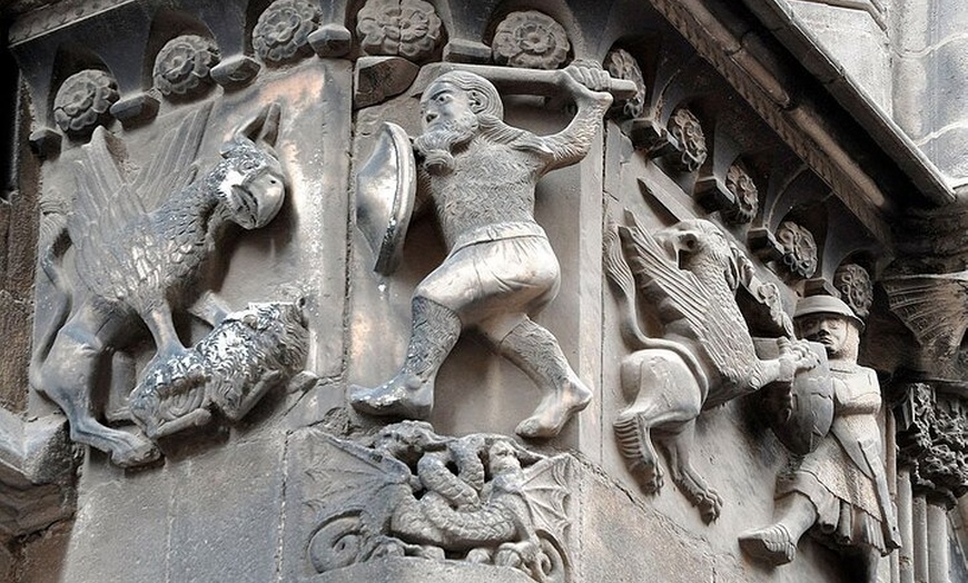 Image 11: Tour privado a pie por el Barrio Gótico y El Born con guía local