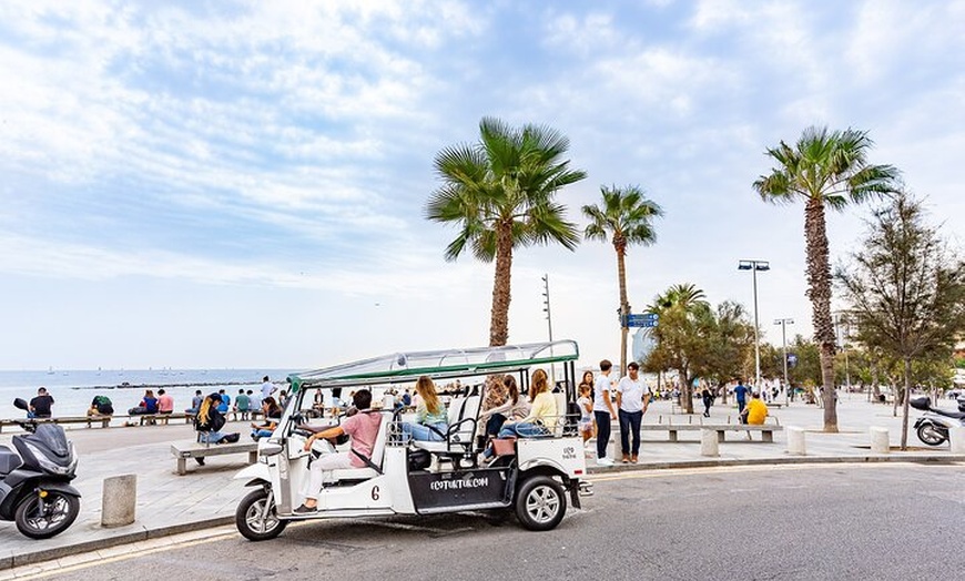 Image 13: Tour de Bienvenida a Barcelona en Eco Tuk Tuk Privado