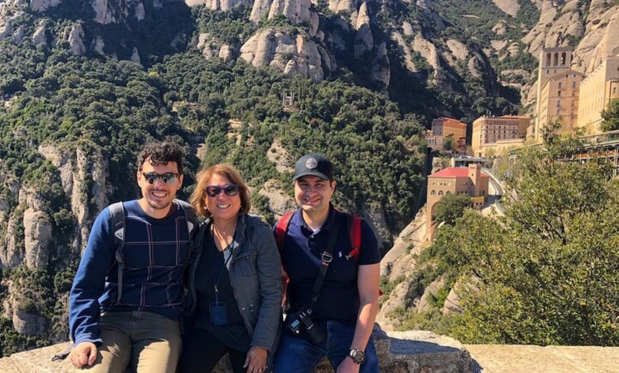 Image 5: Cripta privada de Montserrat y Gaudí con recogida en el hotel