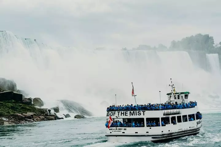 2-Day Best of Niagara Falls, Corning, Finger Lakes Tour from NYC