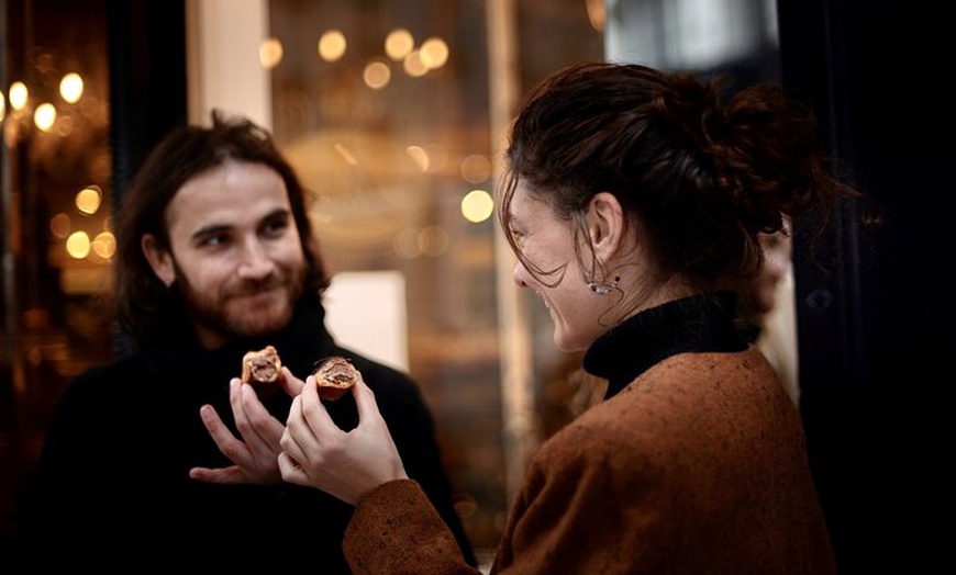 Image 3: Paris: Visite gastronomique et viticole de Notre-Dame avec une écol...