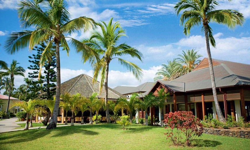 Image 9: ✈ LA RÉUNION | St Gilles - Hôtel Le Récif 3* - Piscine extérieure