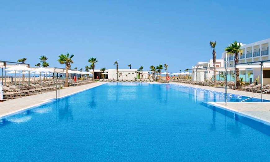 Image 1: ✈ ILE DE SAL | Santa Maria - Hôtel Riu Palace Santa Maria - All Inc...